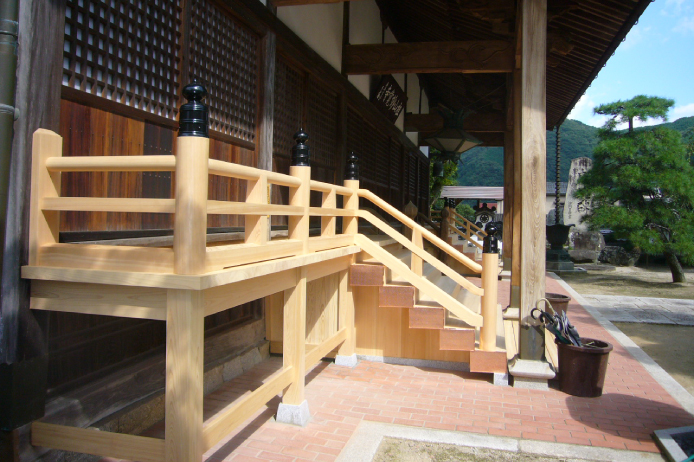 妙覚寺本堂階段